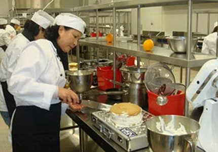 赴新加坡酱料厂普工