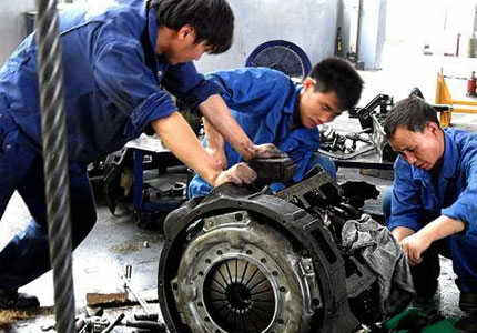 赴新加坡轮胎技工