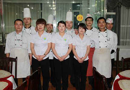 赴东欧国家帮厨、服务员